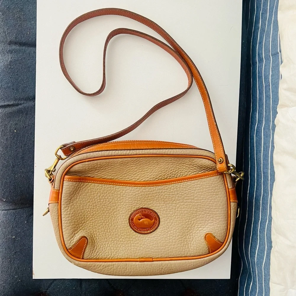Vintage Leather Beige and Camel Dooney & Bourke Crossbody with detachable strap - Picture 4 of 14